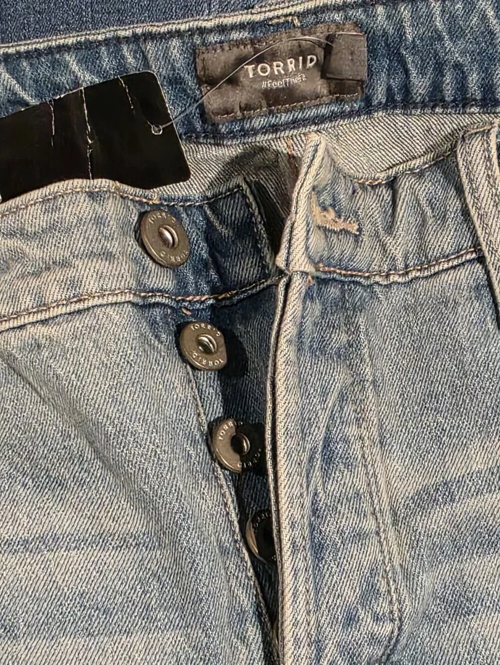 torrid Light Wash Denim Jean Bermuda Shorts Raw Hem Button Fly Size 14 New